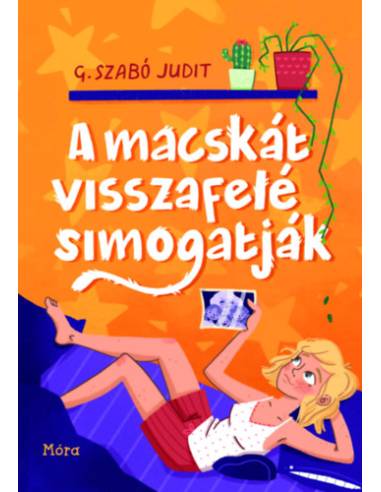 A macskát visszafelé simogatják